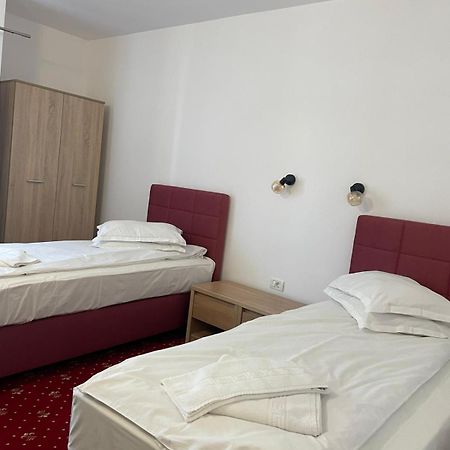 Hotel Silvana Бузіаш Екстер'єр фото