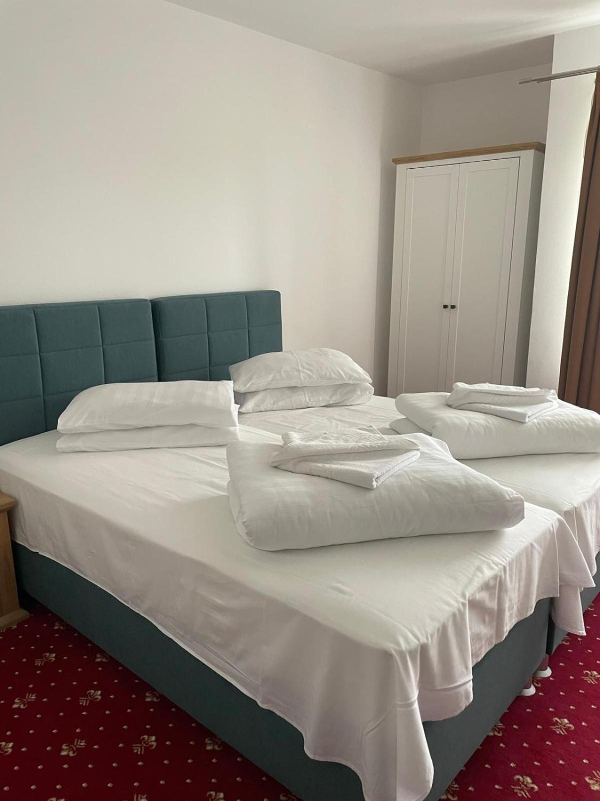 Hotel Silvana Бузіаш Екстер'єр фото